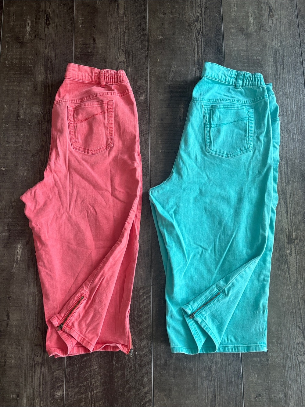2 Catherines size 16W Zip-Hem capris in Coral and Teal